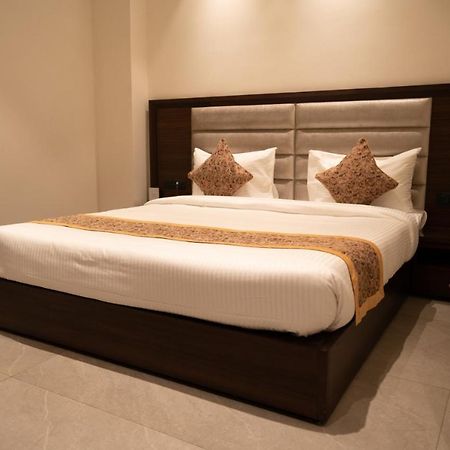 Hotel Smily Ludhijána Kültér fotó