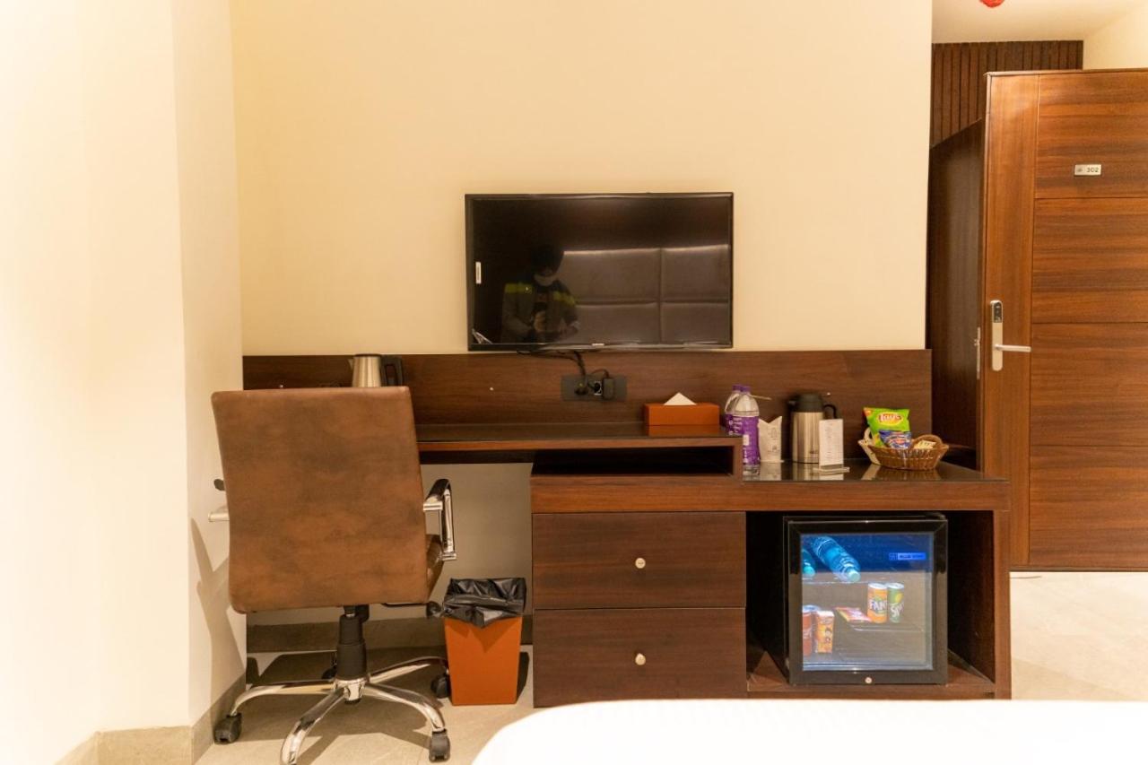 Hotel Smily Ludhijána Kültér fotó