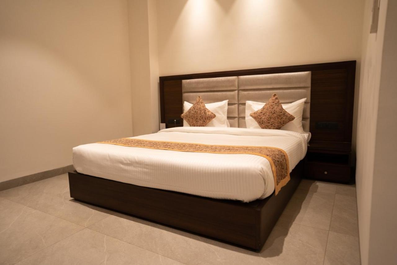 Hotel Smily Ludhijána Kültér fotó