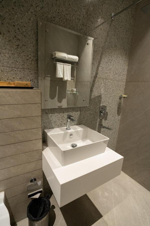 Hotel Smily Ludhijána Kültér fotó