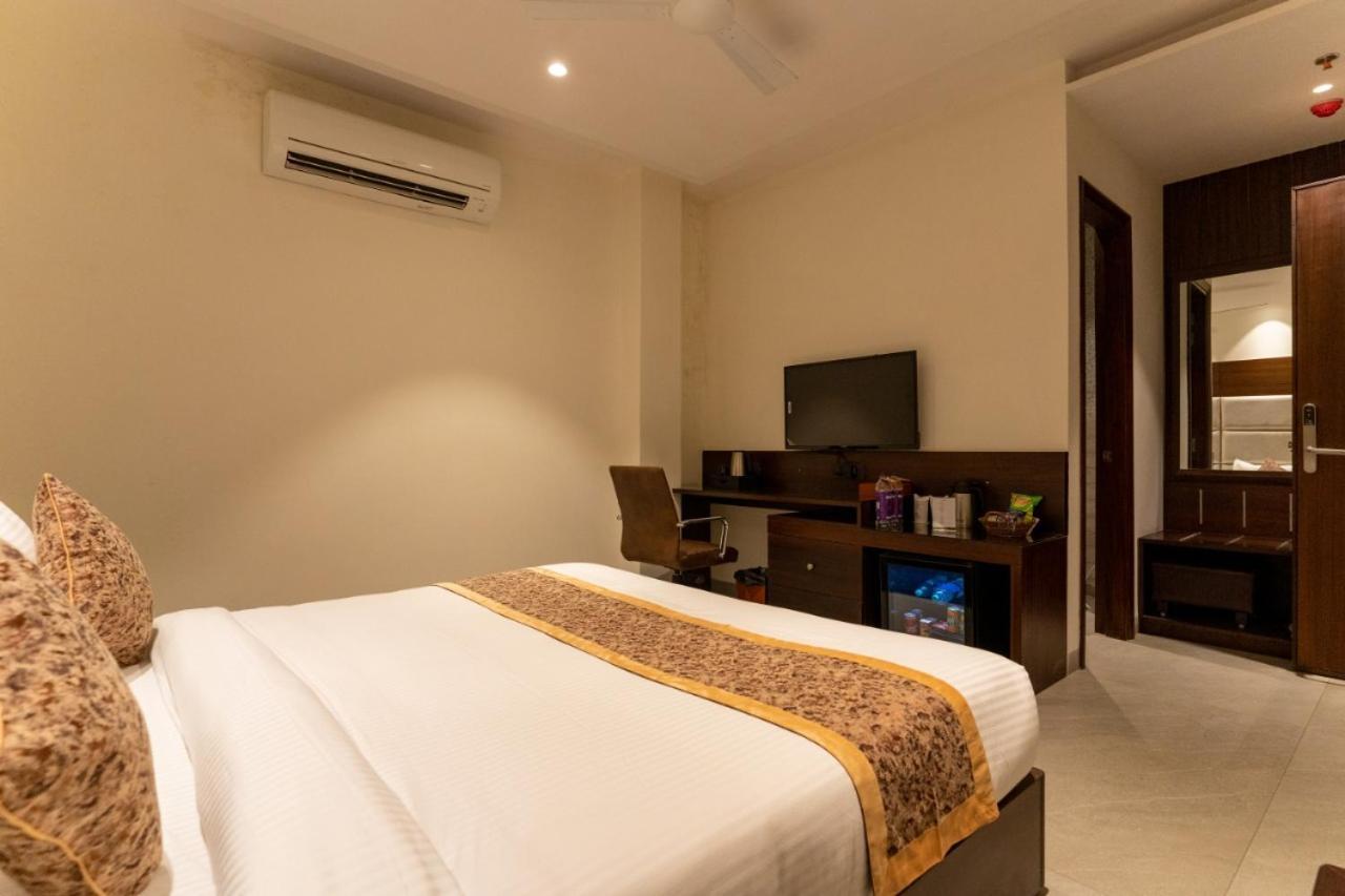 Hotel Smily Ludhijána Kültér fotó