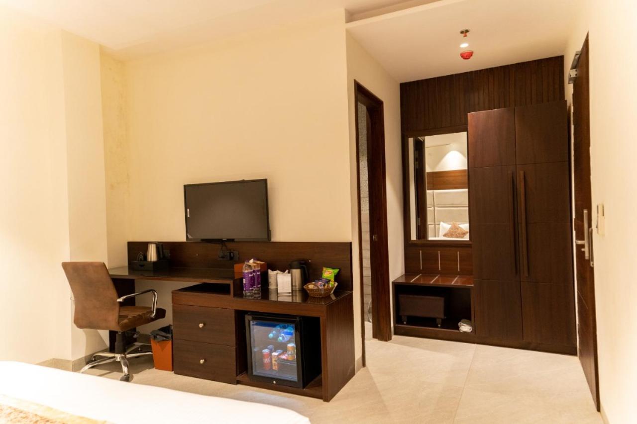 Hotel Smily Ludhijána Kültér fotó