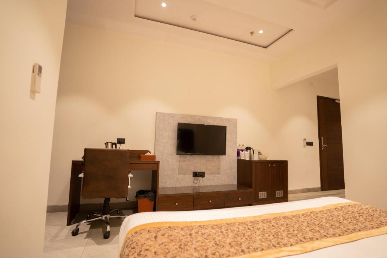 Hotel Smily Ludhijána Kültér fotó