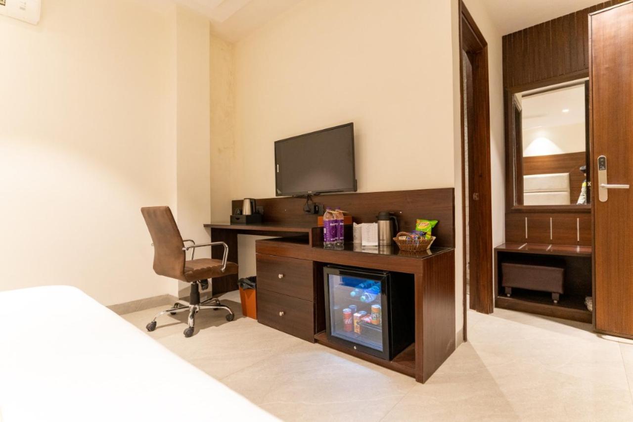Hotel Smily Ludhijána Kültér fotó
