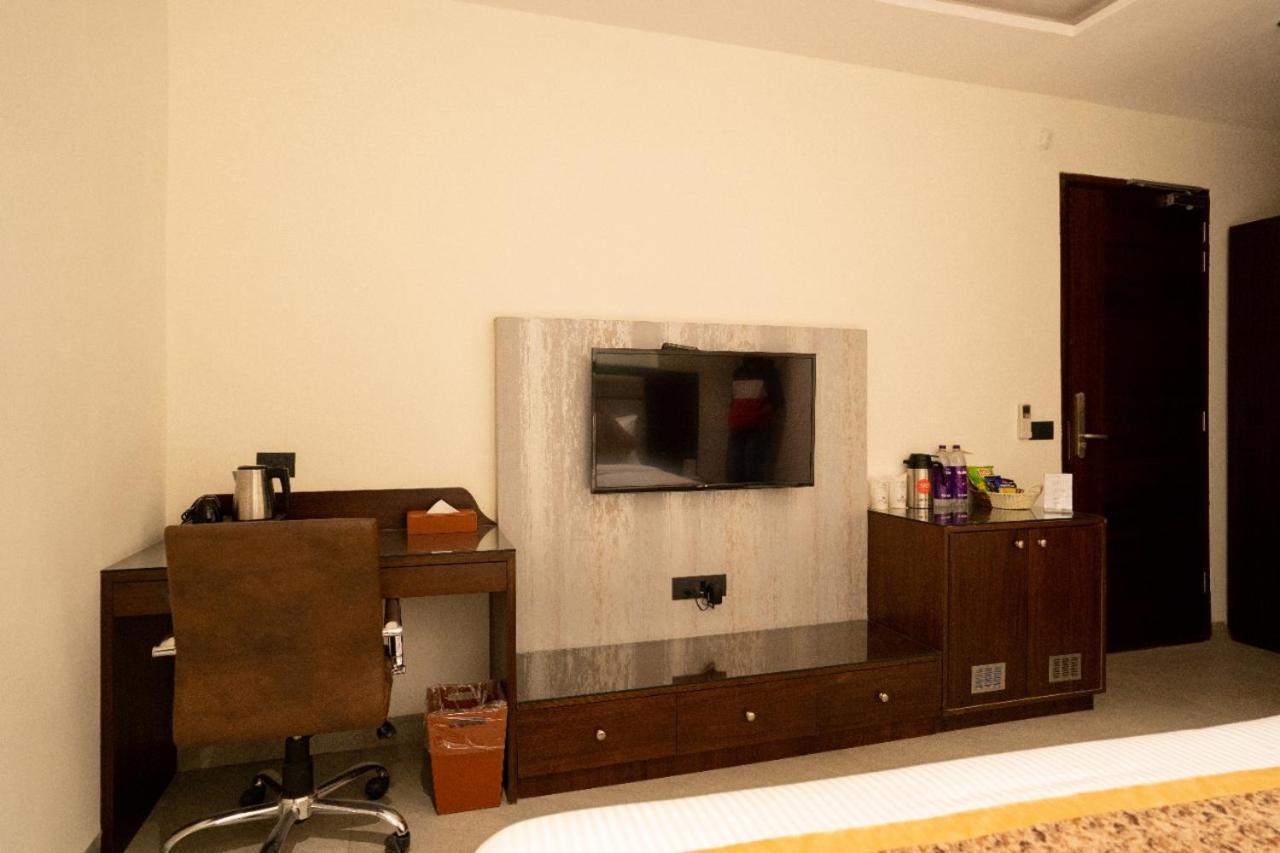Hotel Smily Ludhijána Kültér fotó