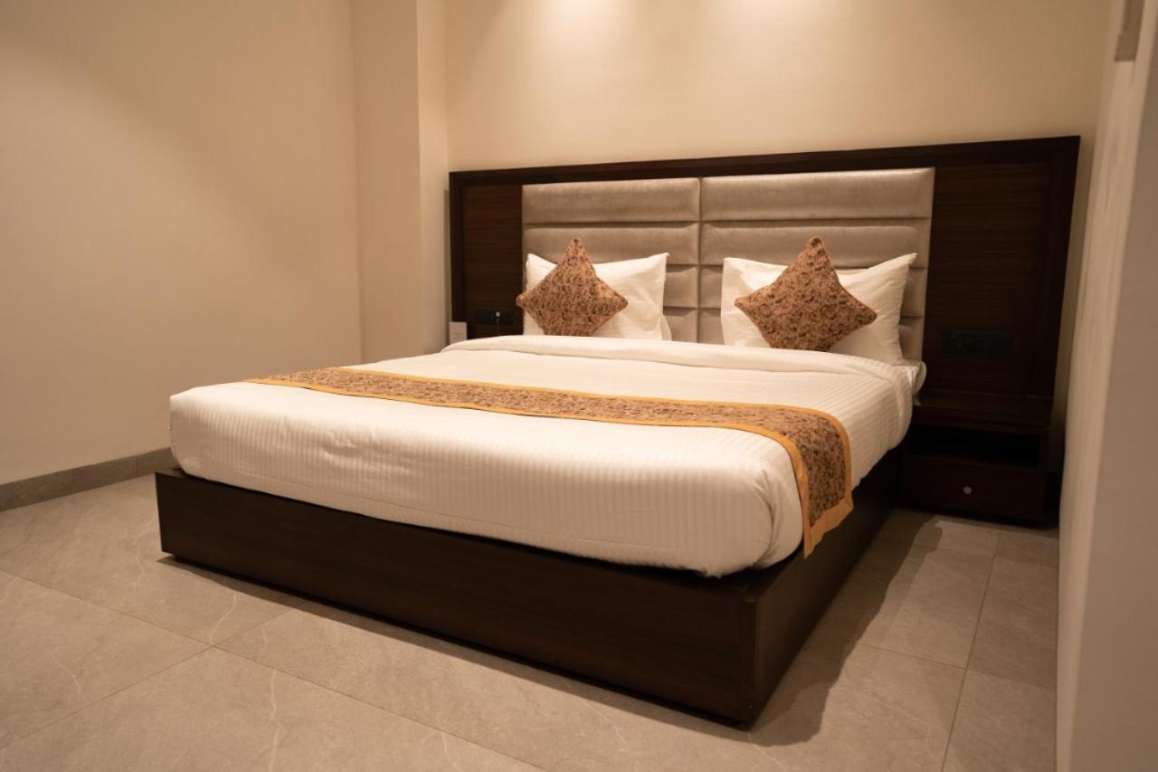 Hotel Smily Ludhijána Kültér fotó