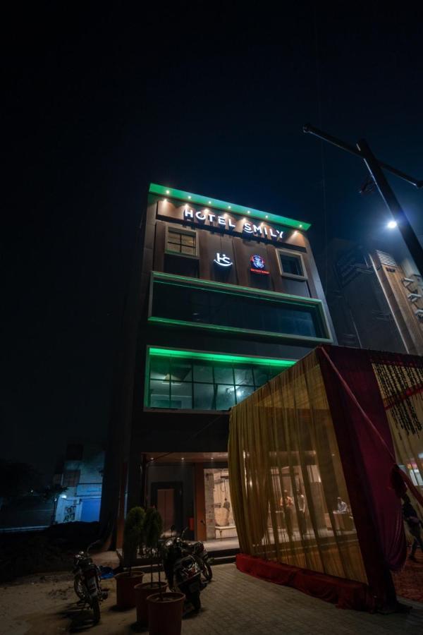 Hotel Smily Ludhijána Kültér fotó
