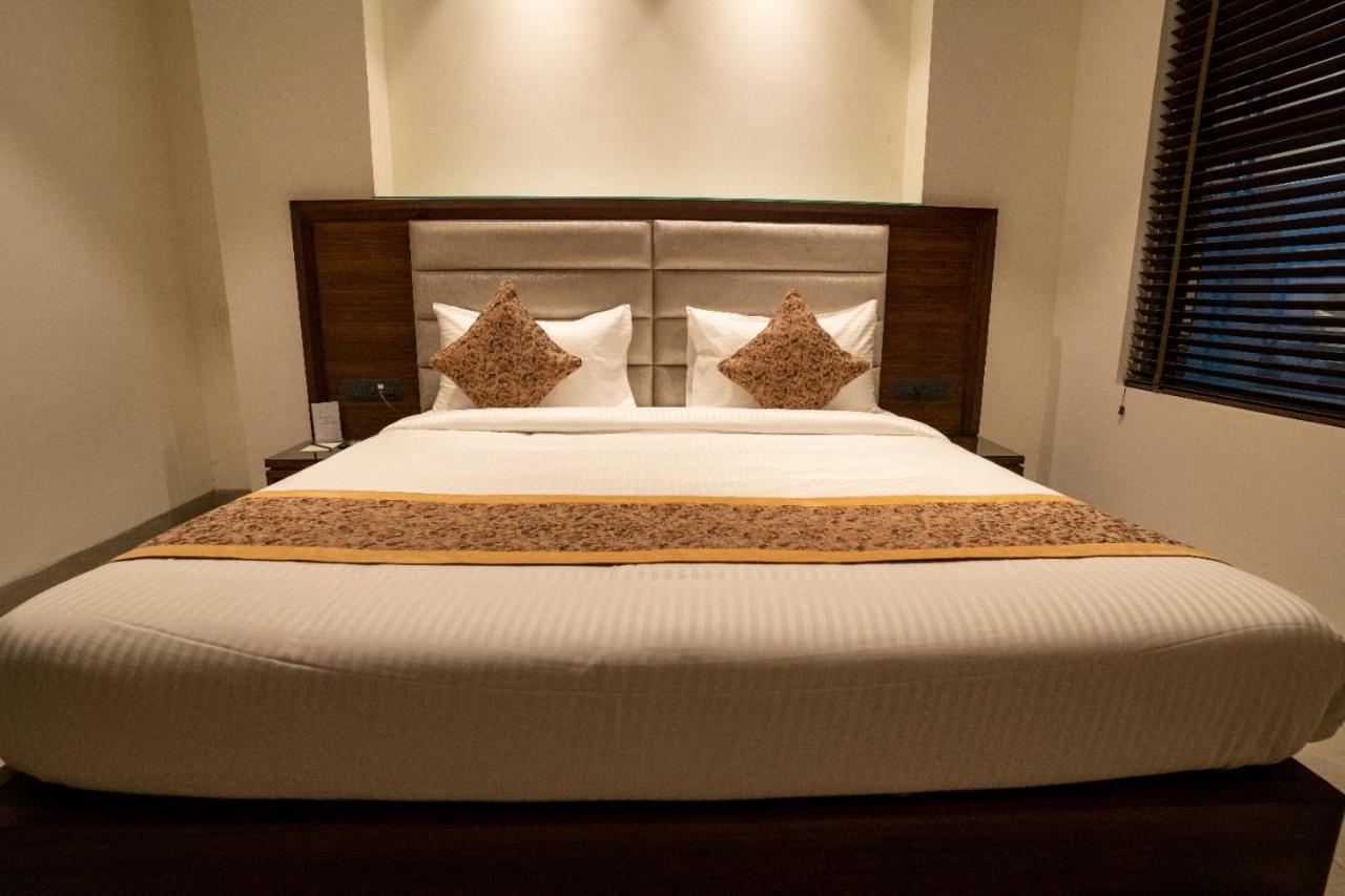 Hotel Smily Ludhijána Kültér fotó
