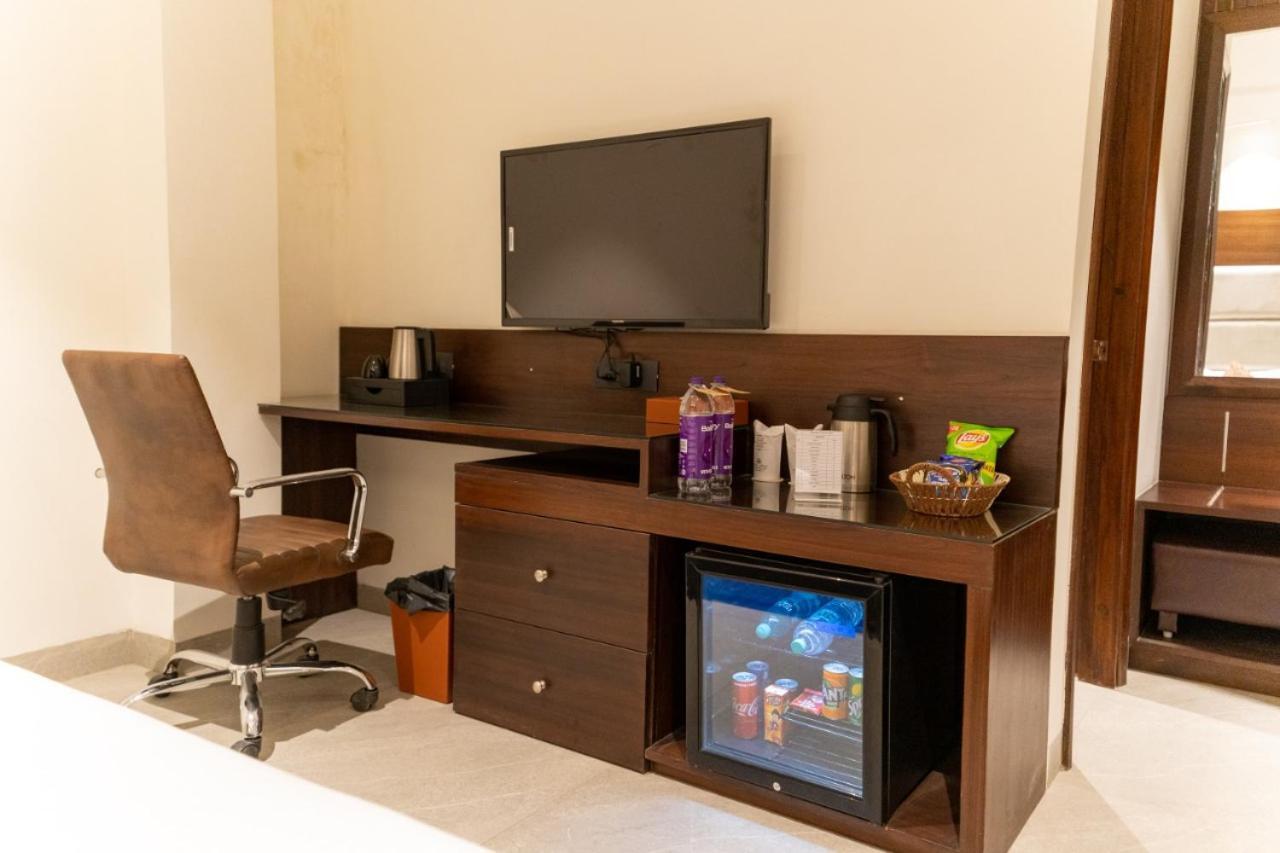 Hotel Smily Ludhijána Kültér fotó
